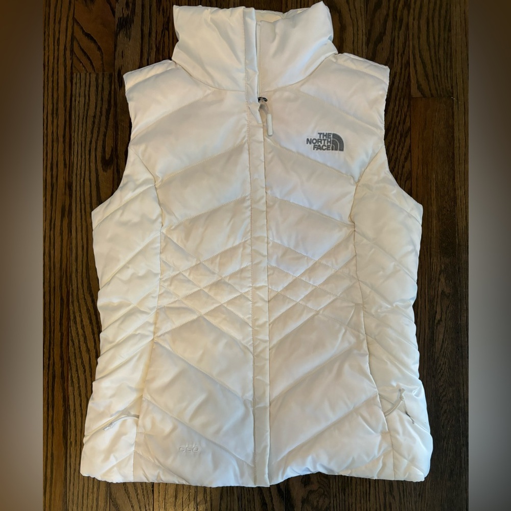 The North Face 550 Women’s Puffer Vest in White